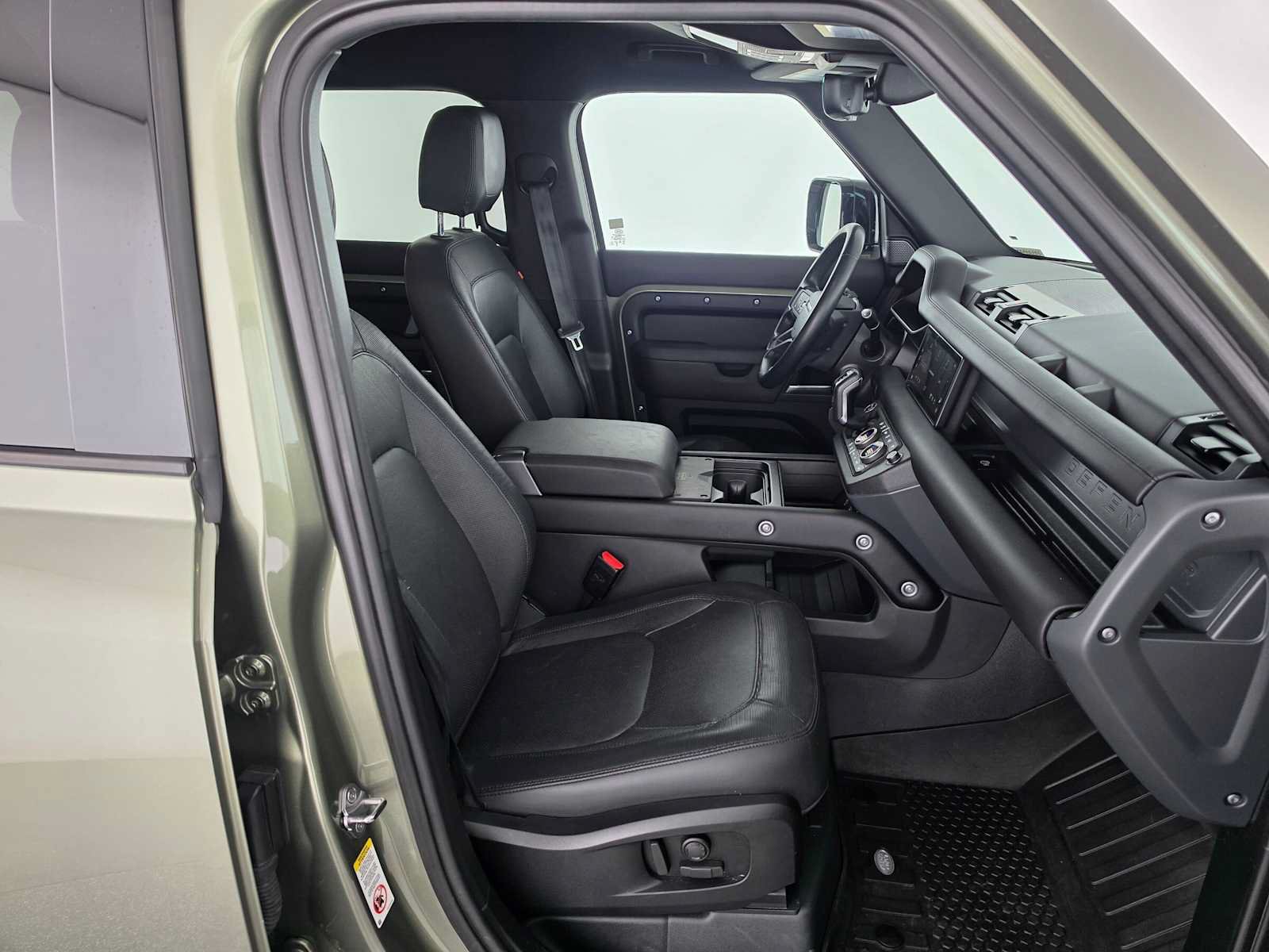 Used 2024 Land Rover Defender 110 X-Dynamic SE AWD/4WD image 10