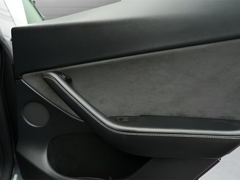 Used 2024 Tesla Model Y 2WD image 34