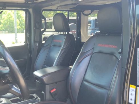 Used 2018 Jeep Wrangler Unlimited Rubicon w/ Dual Top Group AWD/4WD image 15