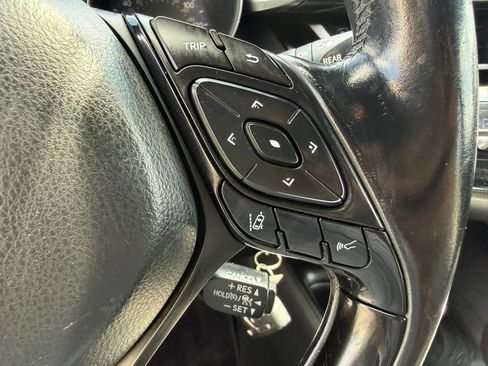 Used 2018 Toyota C-HR XLE FWD image 36