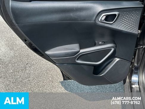 Used 2025 Kia Soul LX w/ LX Technology Package FWD image 24