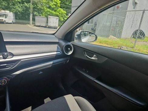 Used 2019 Kia Forte LXS FWD image 14