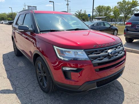 Used 2018 Ford Explorer XLT w/ Equipment Group 202A AWD/4WD image 3
