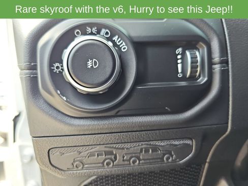 Used 2024 Jeep Wrangler Unlimited Sahara AWD/4WD image 34