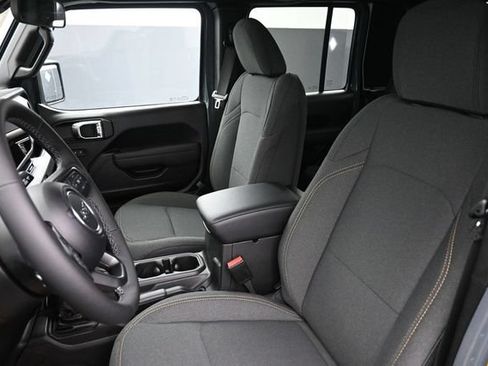 New 2026 Jeep Gladiator Sport AWD/4WD image 7