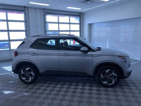 Used 2025 Hyundai Venue SEL image 36