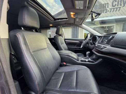 Used 2015 Toyota Highlander XLE AWD/4WD image 12