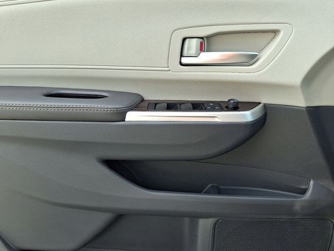 Used 2024 Toyota Sienna XLE image 11