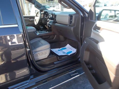 Used 2023 GMC Sierra 1500 SLT w/ SLT Premium Plus Package image 13