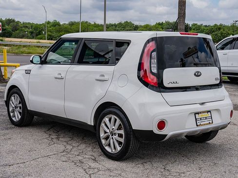 Used 2018 Kia Soul + FWD image 7