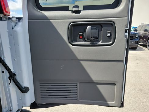 Used 2025 Chevrolet Express 3500 LT w/ LT Preferred Equipment Group RWD image 12