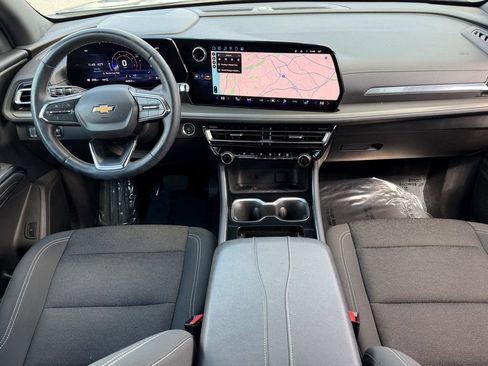 Used 2024 Chevrolet Traverse LT AWD/4WD image 17