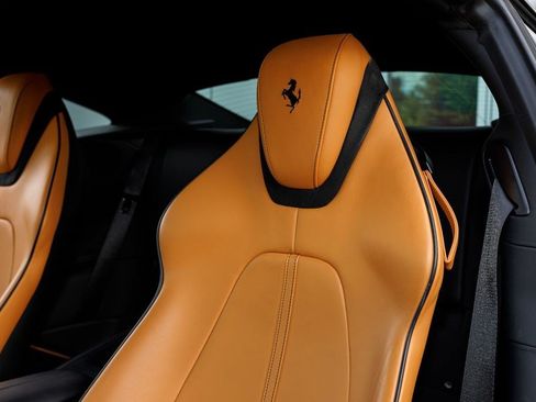 Used 2022 Ferrari Roma RWD image 10