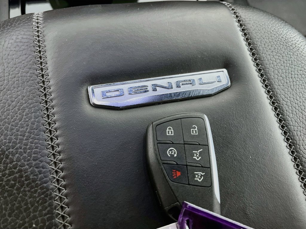 Used 2025 GMC Yukon Denali AWD/4WD image 21