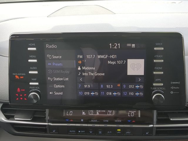 Certified 2024 Toyota Sienna XLE FWD image 21