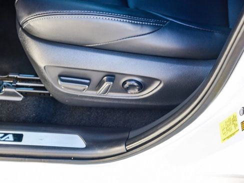 Certified 2024 Toyota Venza Nightshade image 24