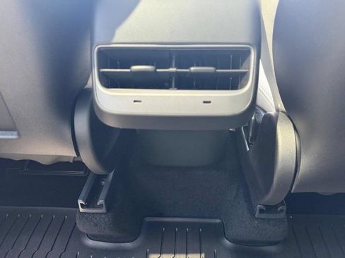Used 2024 Tesla Model Y Performance AWD/4WD image 12