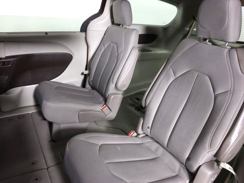 Used 2020 Chrysler Pacifica Touring w/ Advanced Safetytec Group image 31