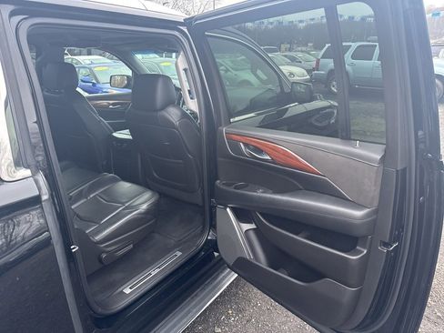 Used 2015 Cadillac Escalade ESV Luxury image 34