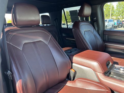 Used 2024 Ford Expedition Limited AWD/4WD image 29