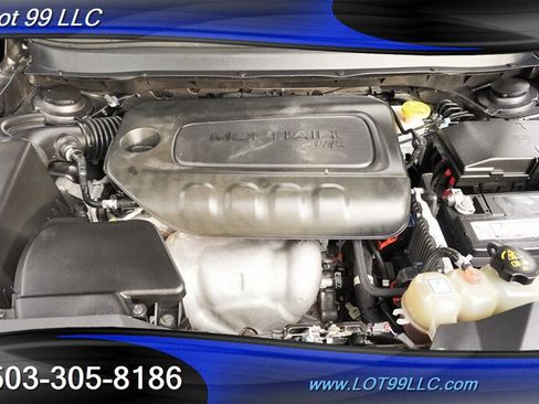 Used 2019 Jeep Cherokee Latitude Plus w/ Cold Weather Group AWD/4WD image 19