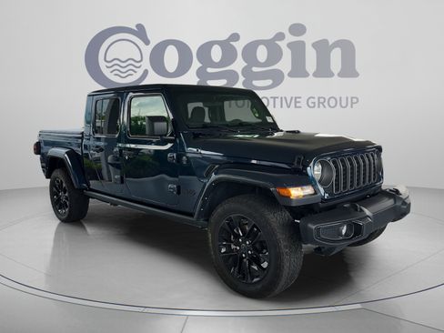 Used 2025 Jeep Gladiator Sport AWD/4WD image 7