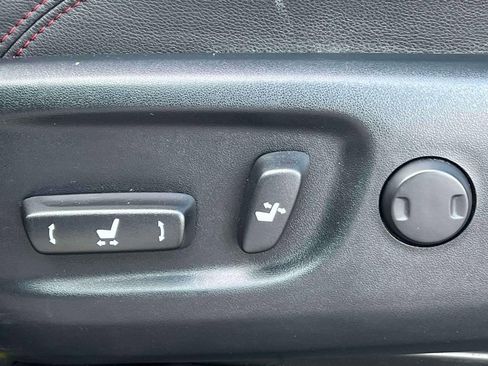 Used 2019 Toyota 4Runner TRD Off-Road Premium AWD/4WD image 19