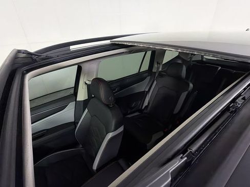 Used 2025 Volkswagen Atlas Peak Edition SE AWD/4WD image 14