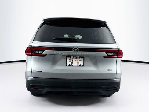 Used 2025 Toyota Grand Highlander FWD image 8