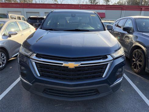 Used 2022 Chevrolet Traverse LS image 2