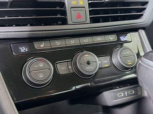 Used 2022 Volkswagen Jetta SE FWD image 17