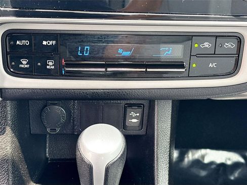 Used 2018 Toyota Corolla LE FWD image 15