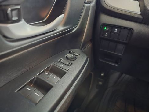 Used 2022 Honda CR-V LX image 8