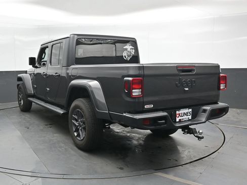 Used 2025 Jeep Gladiator Sport AWD/4WD image 9