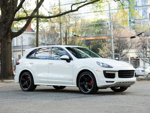 Used 2017 Porsche Cayenne GTS image 5
