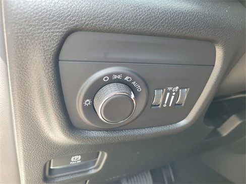 New 2026 Chrysler Pacifica Limited image 58