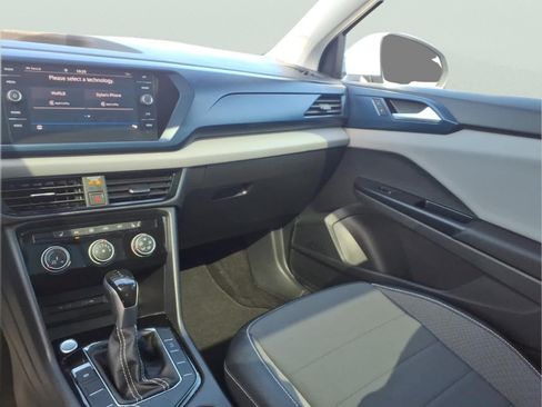 Used 2023 Volkswagen Taos SE w/ Panoramic Sunroof Package AWD/4WD image 15