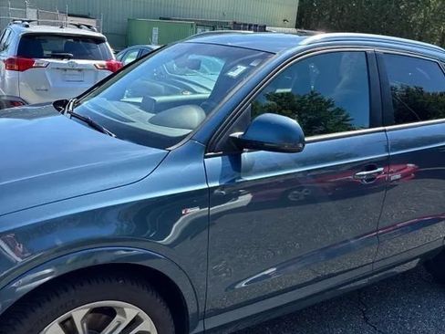 Used 2018 Audi Q3 2.0T Premium w/ Convenience Package AWD/4WD image 2