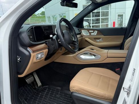 Used 2025 Mercedes-Benz GLS 450 4MATIC image 10
