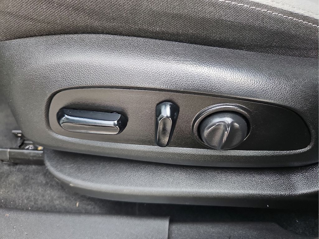 Used 2021 Chevrolet Equinox LS w/ LS Convenience Package FWD image 14