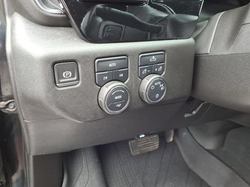 Used 2022 Chevrolet Silverado 1500 LT AWD/4WD image 19