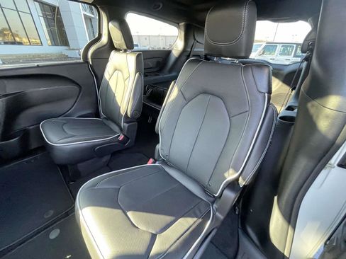 New 2026 Chrysler Pacifica Limited w/ S Appearance Package image 12