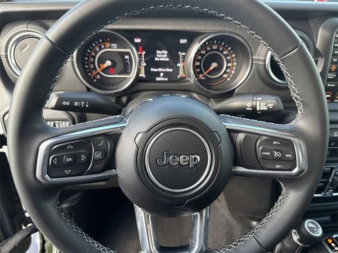 Used 2022 Jeep Gladiator Overland w/ Popular Equipment Package image 24