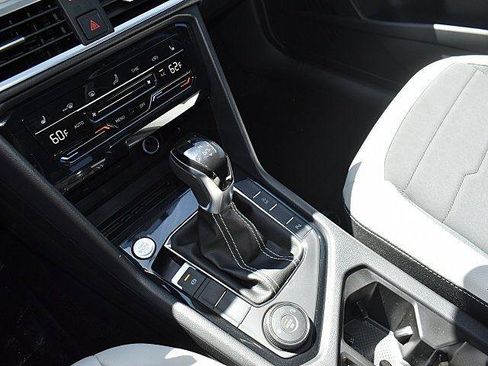 New 2025 Volkswagen Taos SE image 12