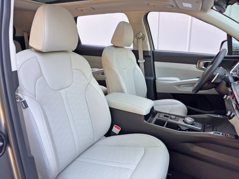 Used 2025 Kia Sorento EX w/ EX Panoramic Sunroof Package AWD/4WD image 37
