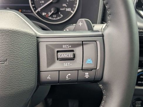 Used 2025 Nissan Rogue SV FWD image 25