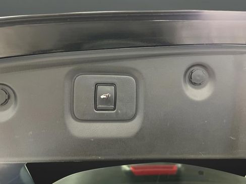 Used 2020 Nissan Pathfinder Platinum image 17