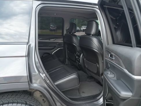 Used 2022 Jeep Grand Cherokee Limited AWD/4WD image 23