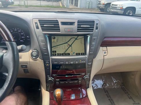 Used 2007 Lexus LS 460 L RWD image 11
