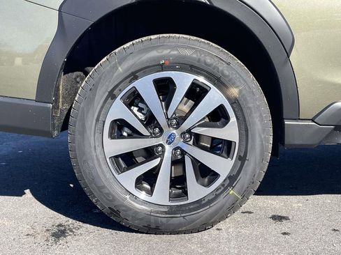 Used 2025 Subaru Outback Premium w/ Popular Package #1A image 28